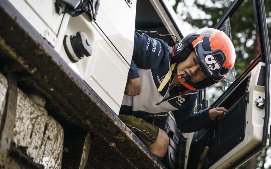 Video: Yuki crasht op verse banden, Sainz in pits