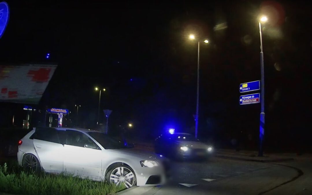 Politieachtervolging: ramkrakers in Audi RS3 (8P) met onderstuur