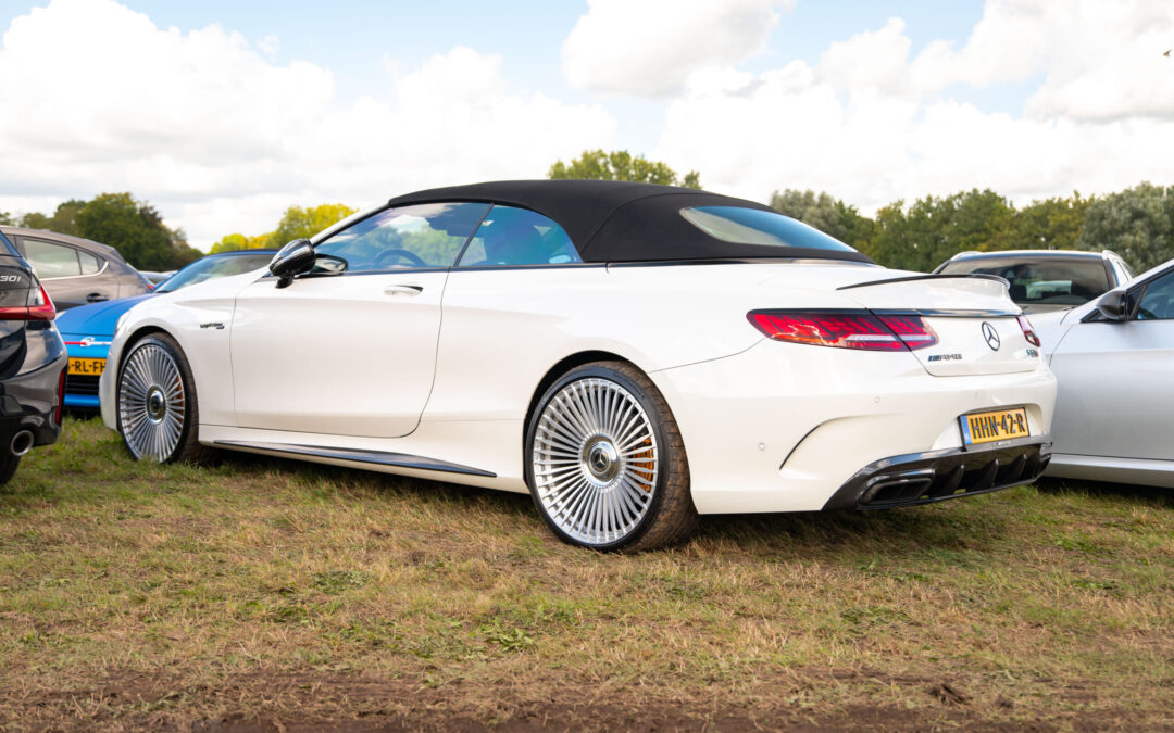 Gespot – S63 Cabrio op hele dikke sloffen